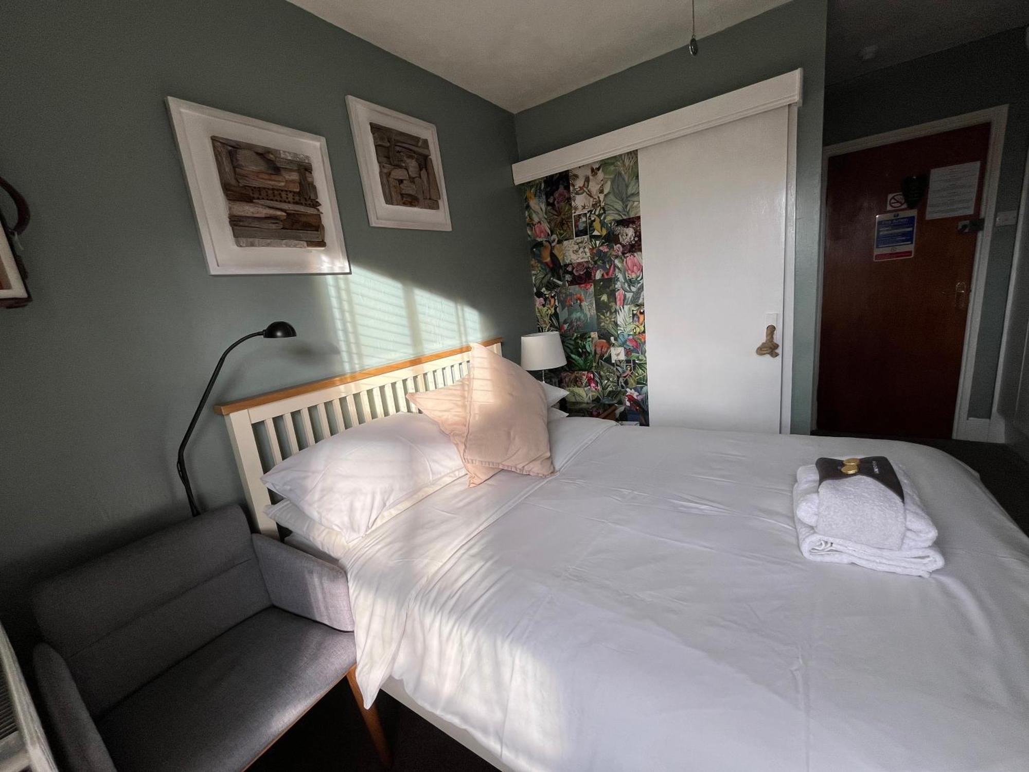 Kelston Guest house 3*