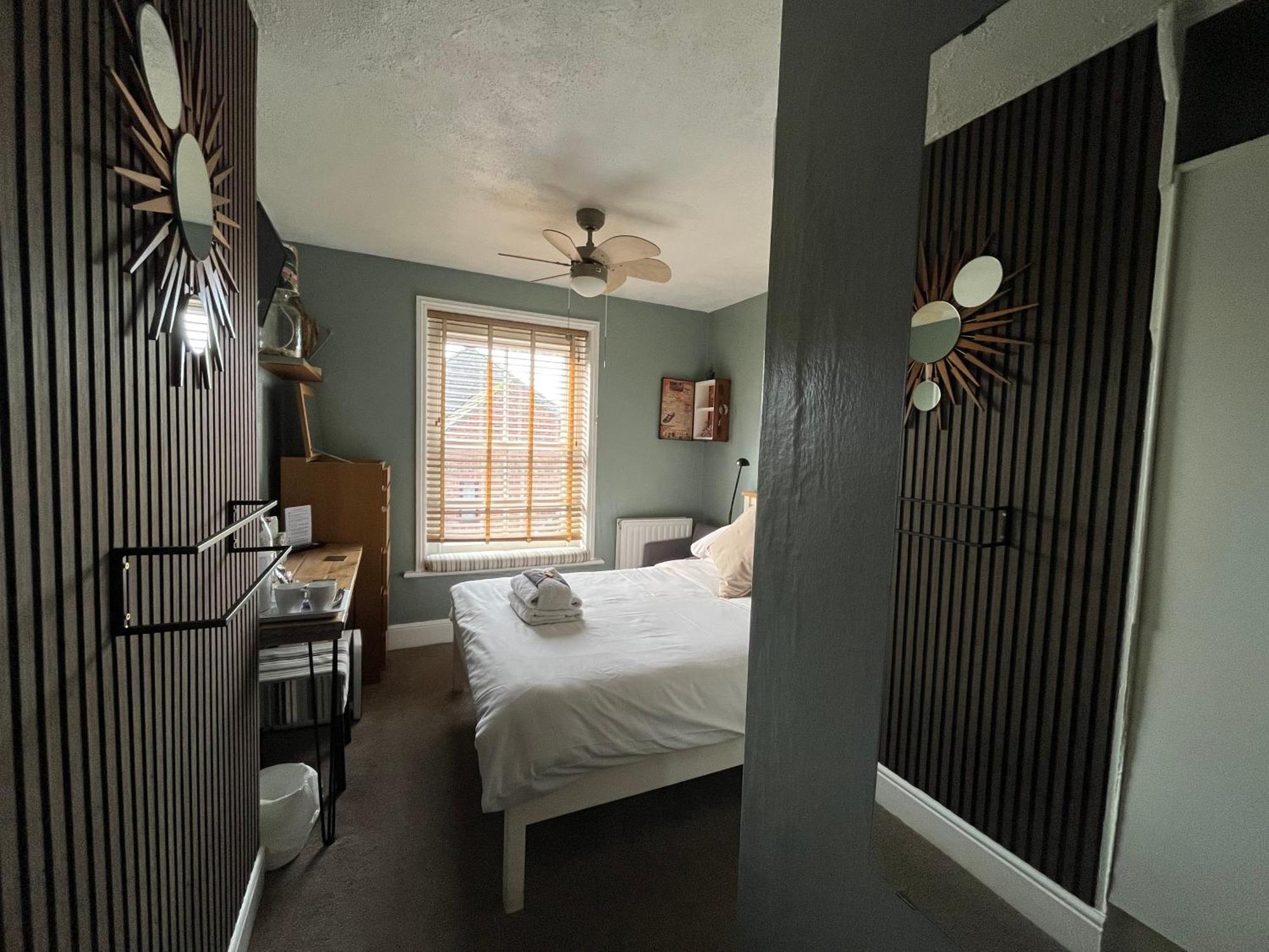 Guest house Kelston 3*